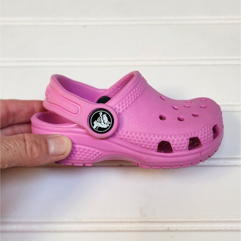 Crocs Kids Classic Pink Clogs Sandals Size 5 Infant/Toddler - Picture 5 of 10